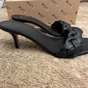 Mix No. 6 Black Pumps Size 9